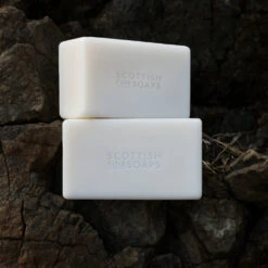 Oakmoss Hand & Body Soap 220g -PureVibe Store ScottishFinesoaps b5f12064 30bc 4c5f bf09 b9b7076378af