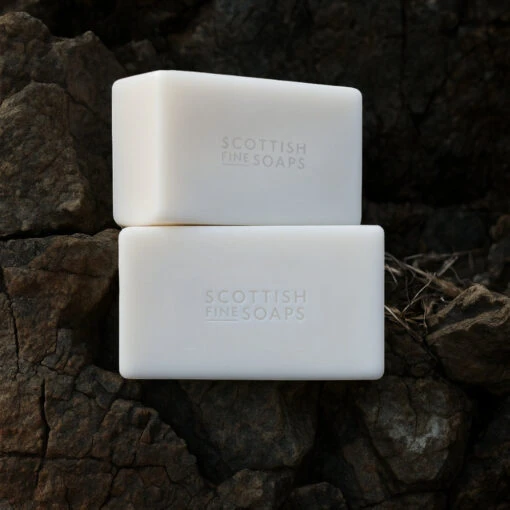 Oakmoss Hand & Body Soap 220g - Image 6