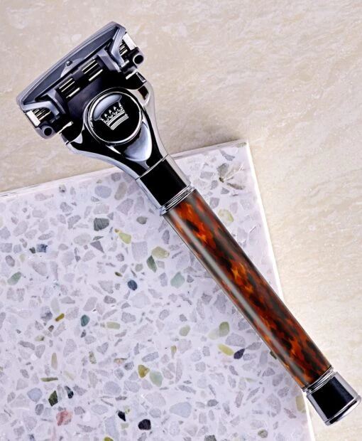 Cremo Tortoise Handle Razor - Image 6